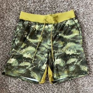 Lululemon 8” Linerless Mens Short - size M